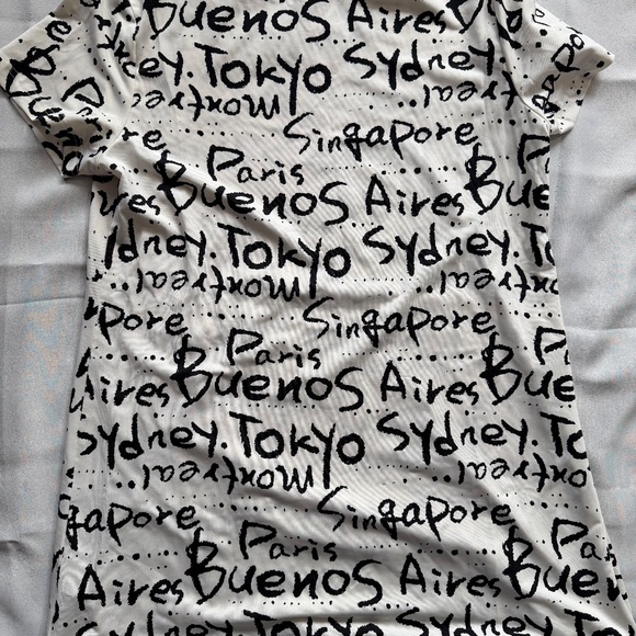 Max & Rina "Cities" Top Black and White Size Medium - Picture 5 of 5